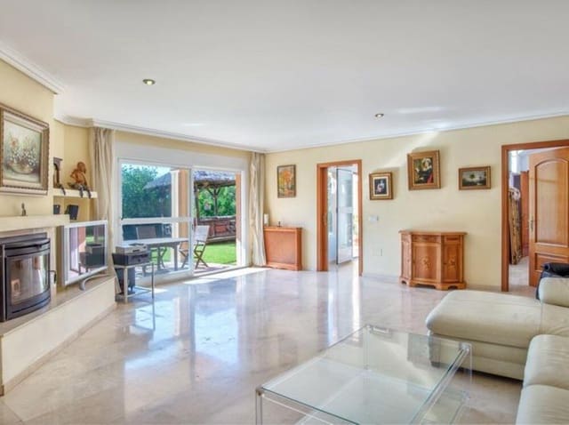 4 sovrum Villa till salu i Hacienda Las Chapas, Marbella med pool garage - 1 460 000 € (Ref: 9450432)