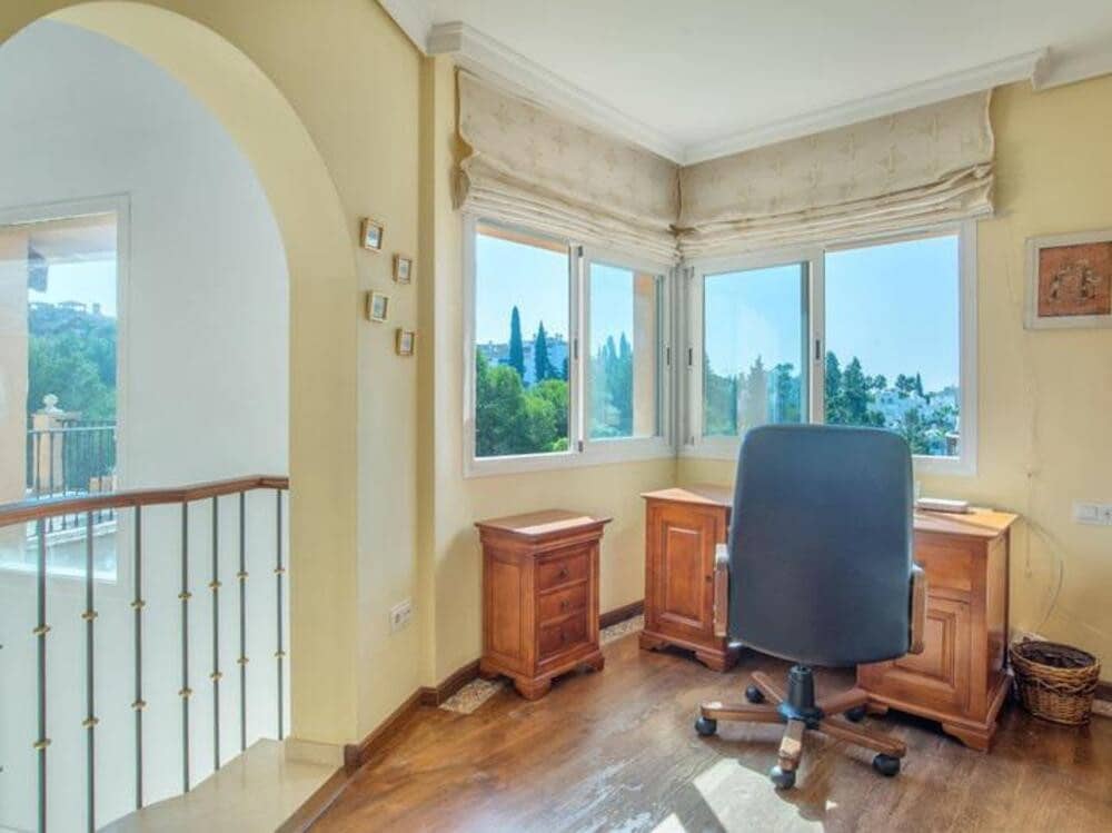 4 sovrum Villa till salu i Marbella med pool garage - 1 460 000 € (Ref: 9450432)