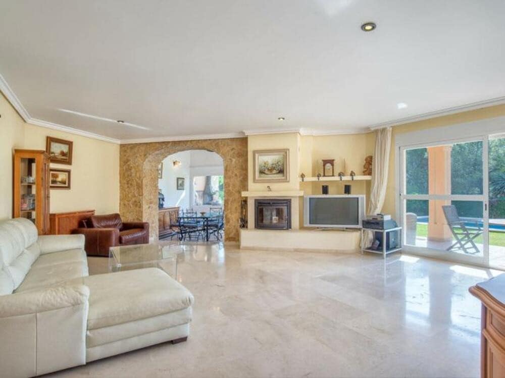 4 sovrum Villa till salu i Marbella med pool garage - 1 460 000 € (Ref: 9450432)