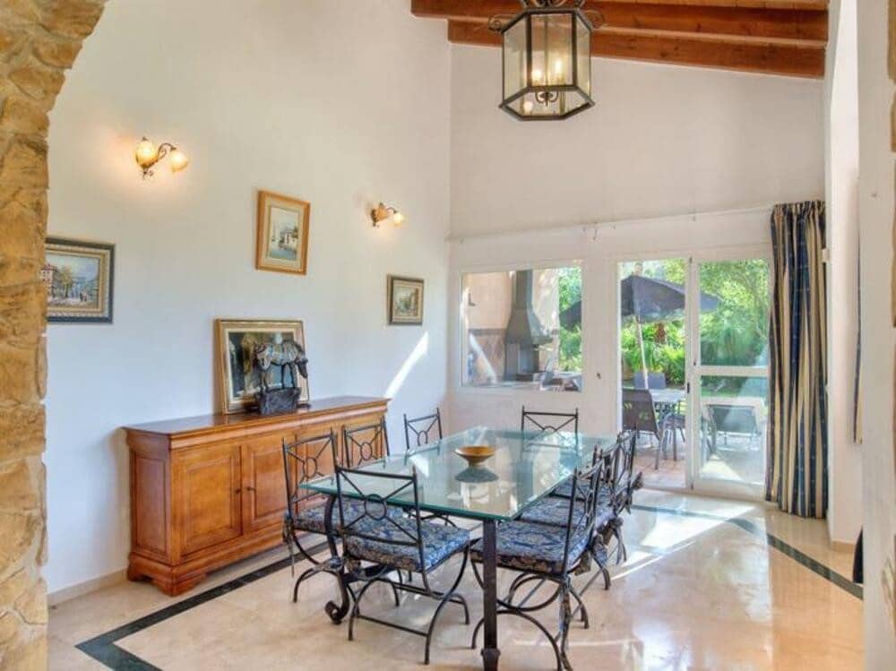 4 sovrum Villa till salu i Marbella med pool garage - 1 460 000 € (Ref: 9450432)