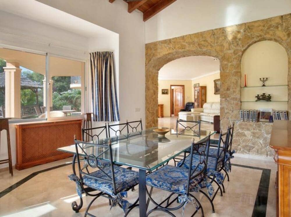 4 sovrum Villa till salu i Marbella med pool garage - 1 460 000 € (Ref: 9450432)