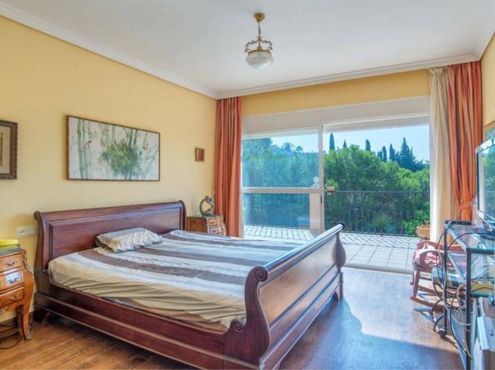 4 sovrum Villa till salu i Marbella med pool garage - 1 460 000 € (Ref: 9450432)