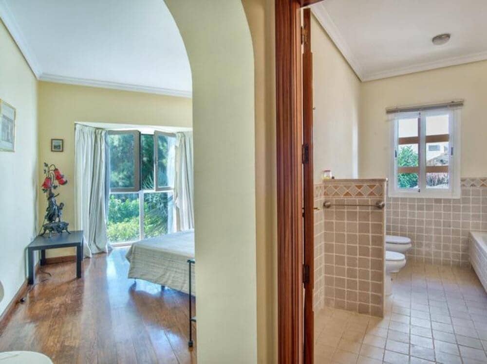 4 sovrum Villa till salu i Marbella med pool garage - 1 460 000 € (Ref: 9450432)