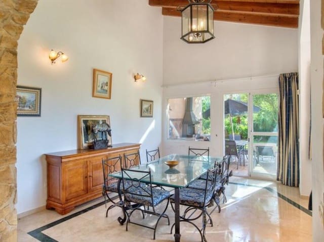 4 sovrum Villa till salu i Hacienda Las Chapas, Marbella med pool garage - 1 460 000 € (Ref: 9450432)