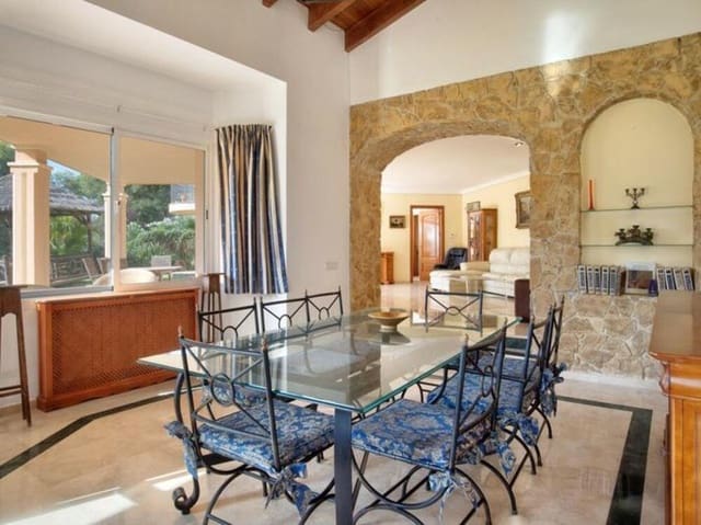 4 sovrum Villa till salu i Hacienda Las Chapas, Marbella med pool garage - 1 460 000 € (Ref: 9450432)