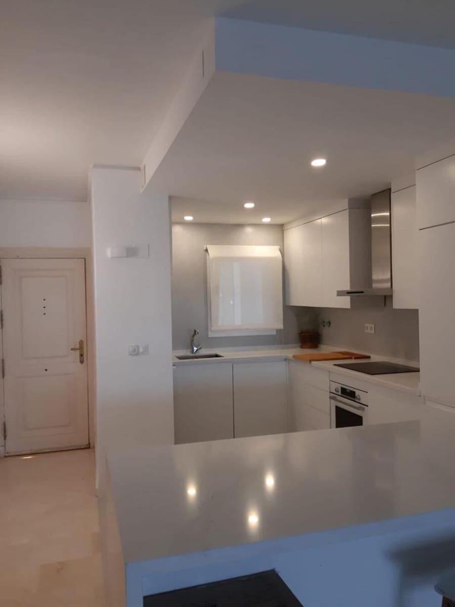 2 slaapkamer Appartement te huur in Benahavis met zwembad garage - € 2.300 (Ref: 9451690)