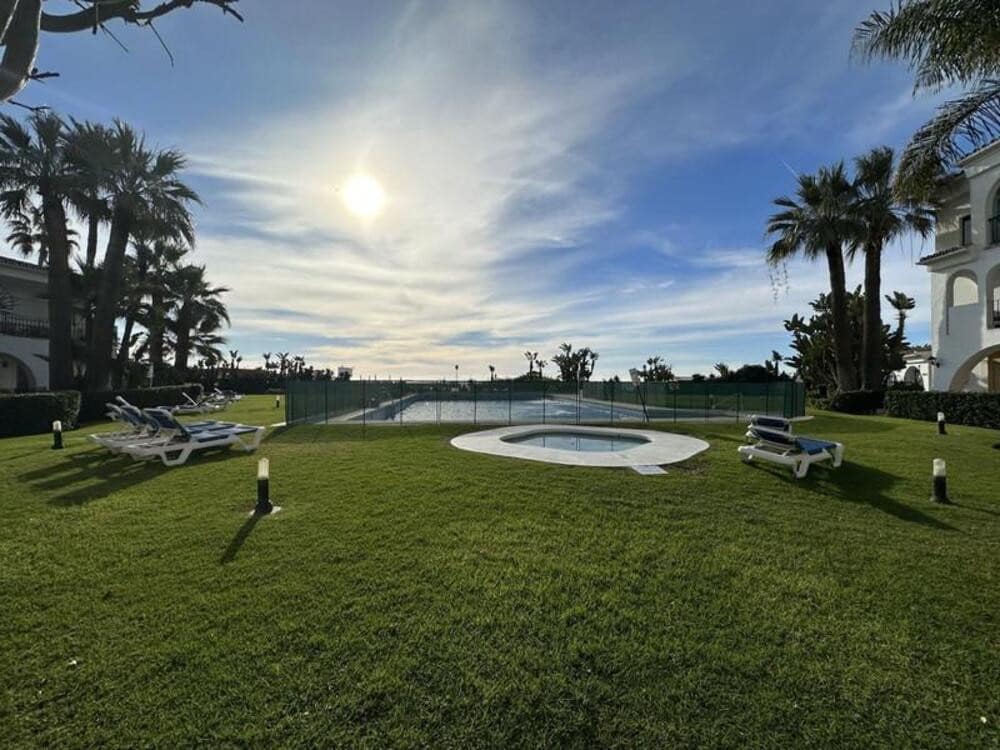 3 sypialnia Apartament na sprzedaż w Marbella z basenem garażem - 699 000 € (Ref: 9451691)