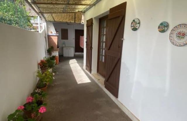 5 bedroom Villa for sale in El Velerín, Estepona with pool - € 689,000 (Ref: 9451692)