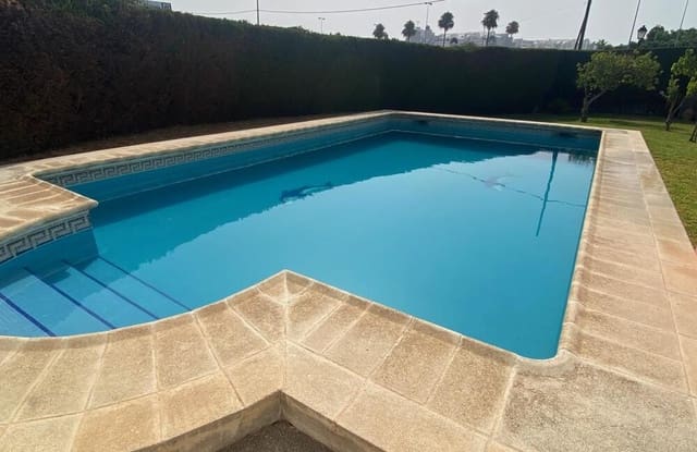 5 bedroom Villa for sale in El Velerín, Estepona with pool - € 689,000 (Ref: 9451692)