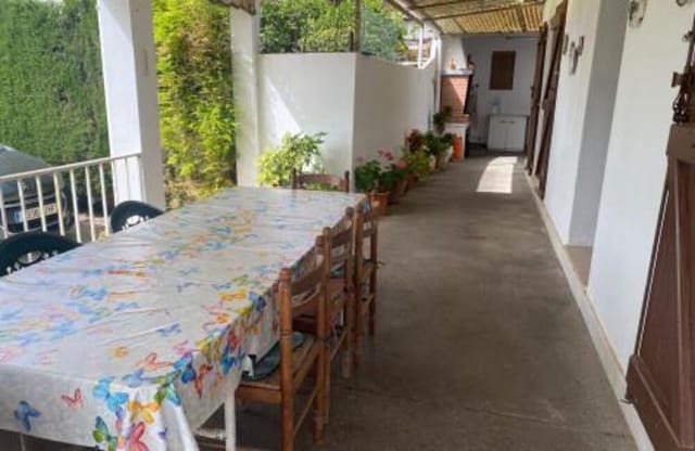 5 bedroom Villa for sale in El Velerín, Estepona with pool - € 689,000 (Ref: 9451692)