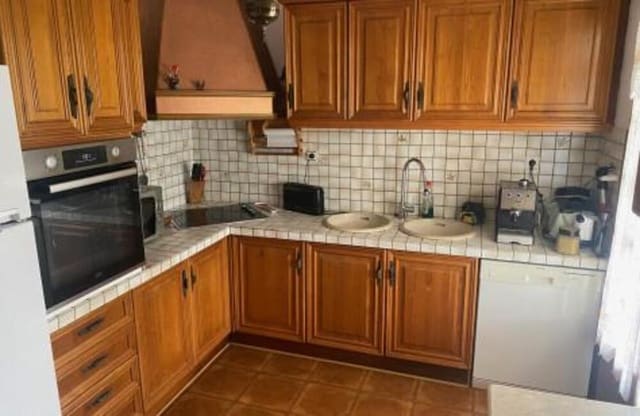 5 bedroom Villa for sale in El Velerín, Estepona with pool - € 689,000 (Ref: 9451692)
