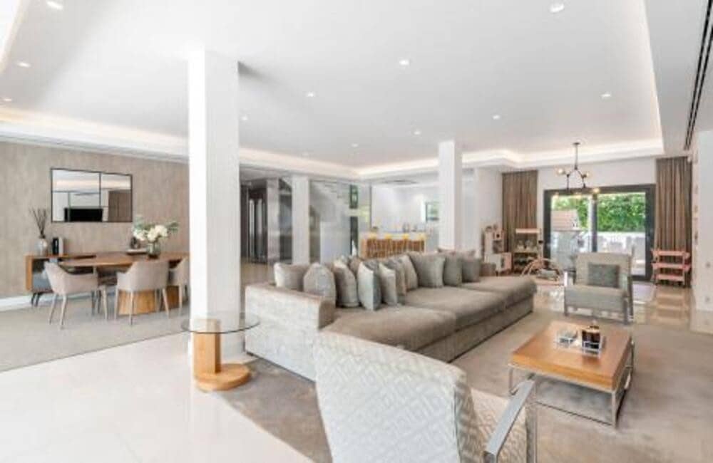 5 bedroom Villa for sale in La Quinta with pool garage - € 3,495,000 (Ref: 9451693)