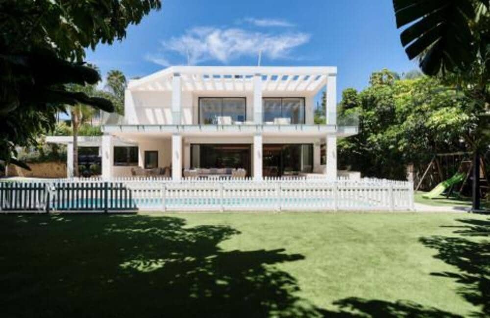 5 bedroom Villa for sale in La Quinta with pool garage - € 3,495,000 (Ref: 9451693)