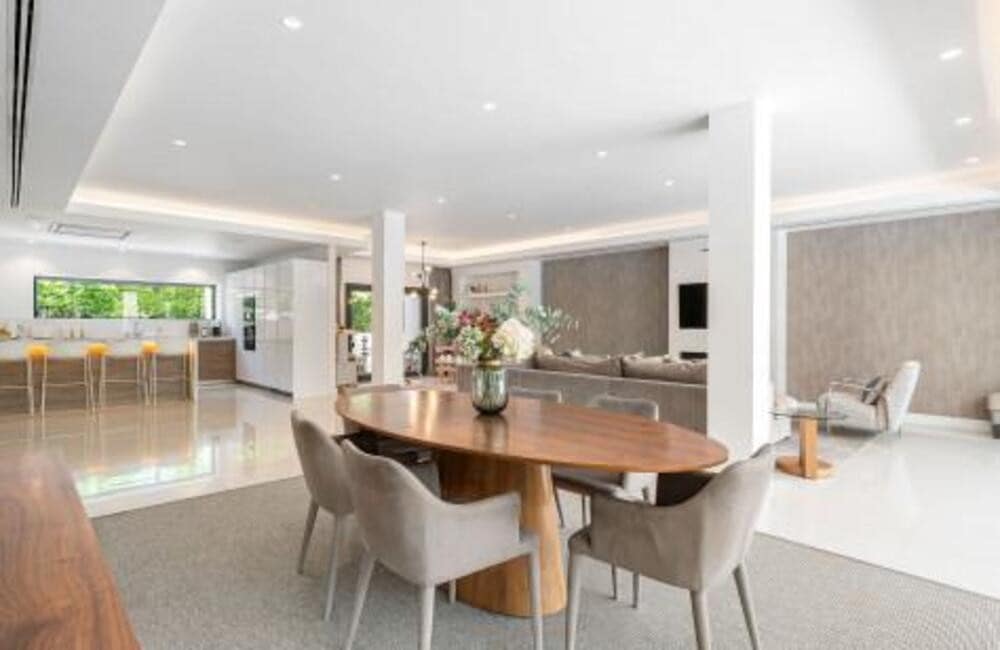 5 bedroom Villa for sale in La Quinta with pool garage - € 3,495,000 (Ref: 9451693)
