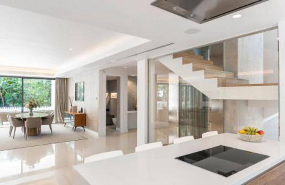 5 bedroom Villa for sale in La Quinta with pool garage - € 3,495,000 (Ref: 9451693)