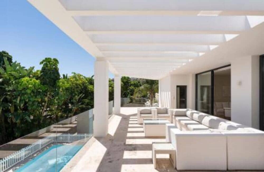 5 bedroom Villa for sale in La Quinta with pool garage - € 3,495,000 (Ref: 9451693)