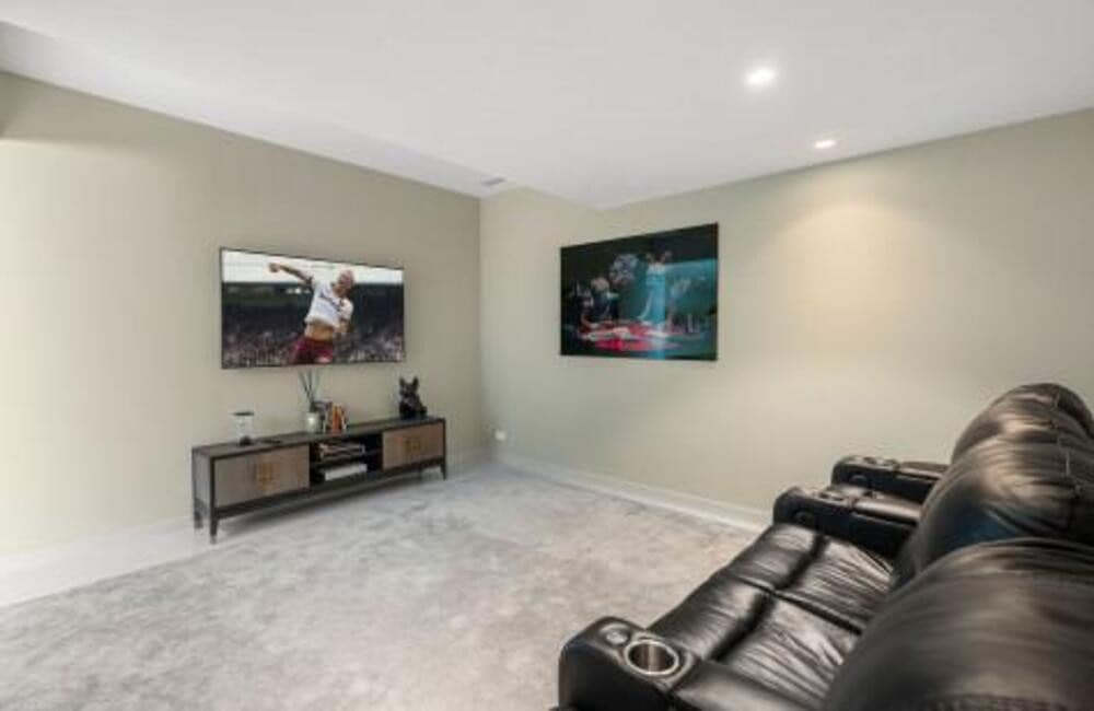5 bedroom Villa for sale in La Quinta with pool garage - € 3,495,000 (Ref: 9451693)