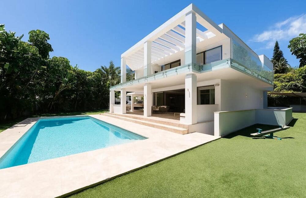 5 bedroom Villa for sale in La Quinta with pool garage - € 3,495,000 (Ref: 9451693)