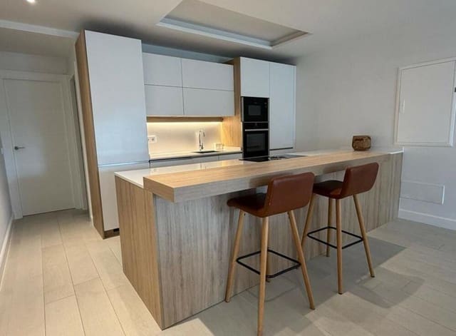 3 soveværelse Lejlighed til leje i Los Naranjos, Marbella med swimmingpool garage - € 3.800 (Ref: 9451694)