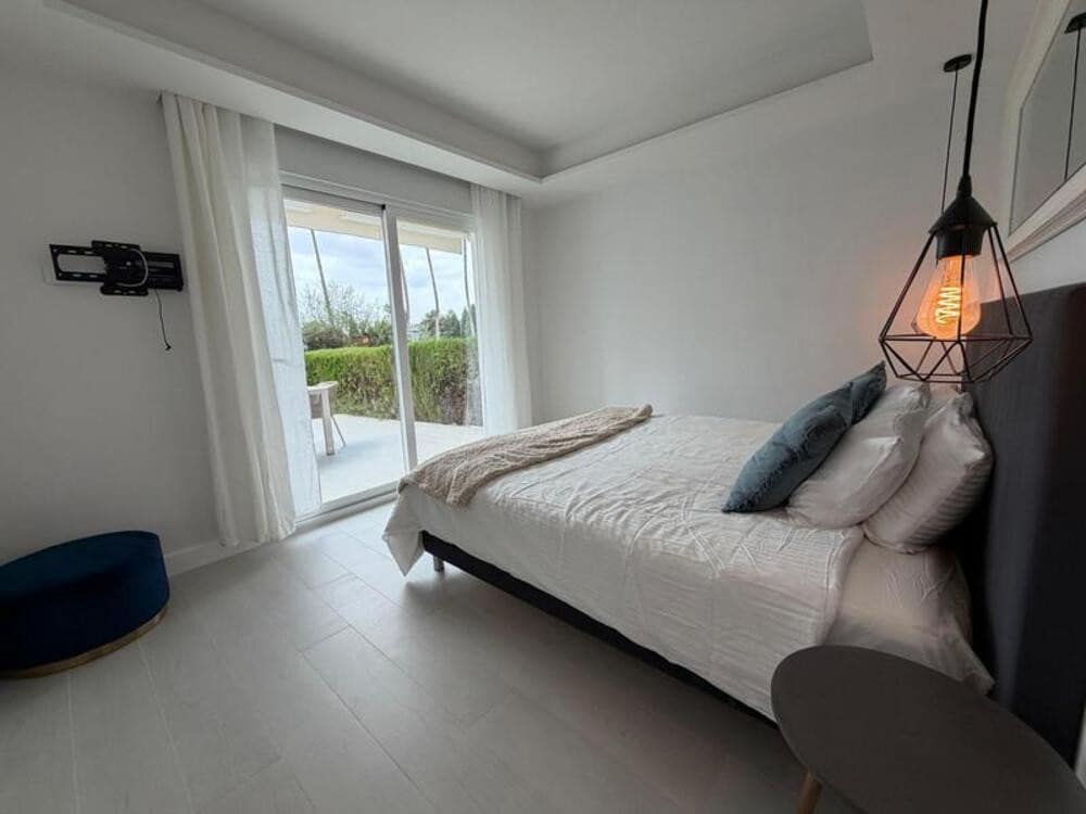 Appartement de 3 chambres à louer à Marbella avec piscine garage - 3 800 € (Ref: 9451694)