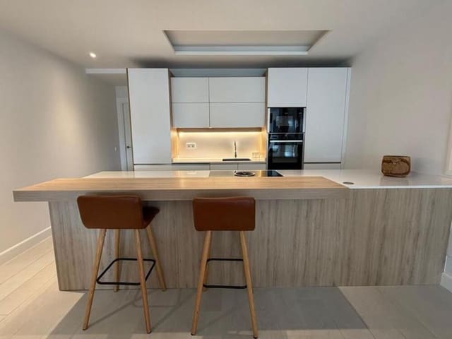3 soveværelse Lejlighed til leje i Los Naranjos, Marbella med swimmingpool garage - € 3.800 (Ref: 9451694)