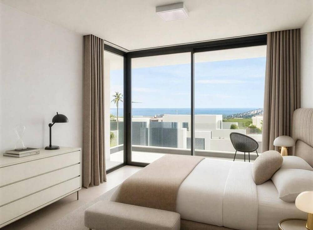 4 bedroom Villa for sale in La Duquesa / Puerto de la Duquesa with pool garage - € 1,300,000 (Ref: 9451695)