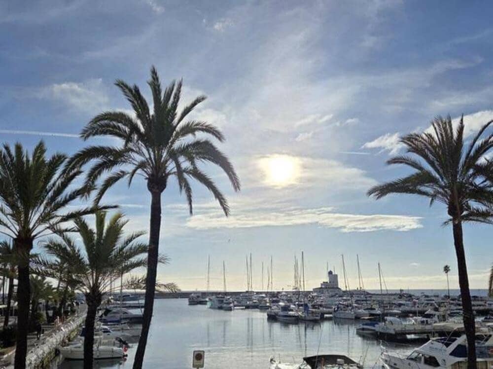 4 bedroom Villa for sale in La Duquesa / Puerto de la Duquesa with pool garage - € 1,300,000 (Ref: 9451695)