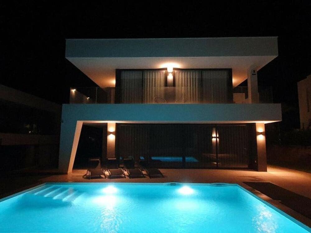 4 bedroom Villa for sale in La Duquesa / Puerto de la Duquesa with pool garage - € 1,300,000 (Ref: 9451695)