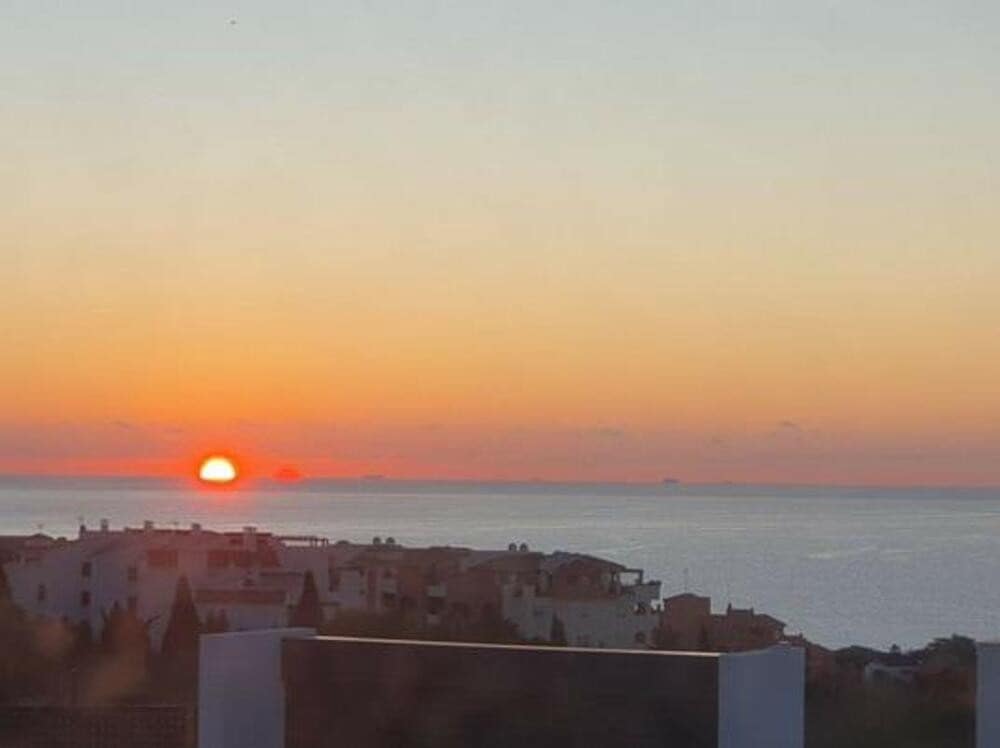 4 soveværelse Villa til leje i La Duquesa / Puerto de la Duquesa med swimmingpool garage - € 4.900 (Ref: 9451696)