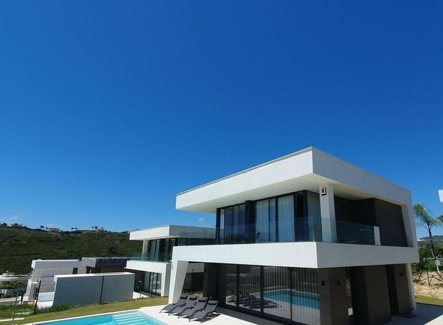 4 camera da letto Villa da affittare in La Duquesa / Puerto de la Duquesa, Manilva con piscina garage - 4.900 € (Rif: 9451696)
