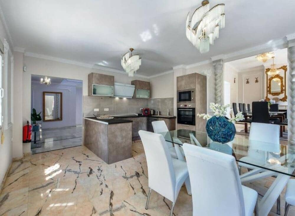 10 quarto Moradia para venda em Marbella com piscina garagem - 1 880 000 € (Ref: 9451697)