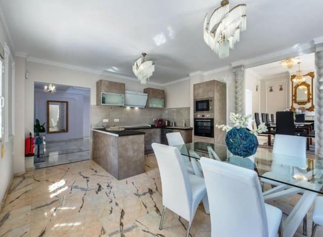 10 makuuhuone Huvila myytävänä paikassa Hacienda Las Chapas, Marbella mukana uima-altaan 
autotalli - 1 880 000 € (Ref: 9451697)