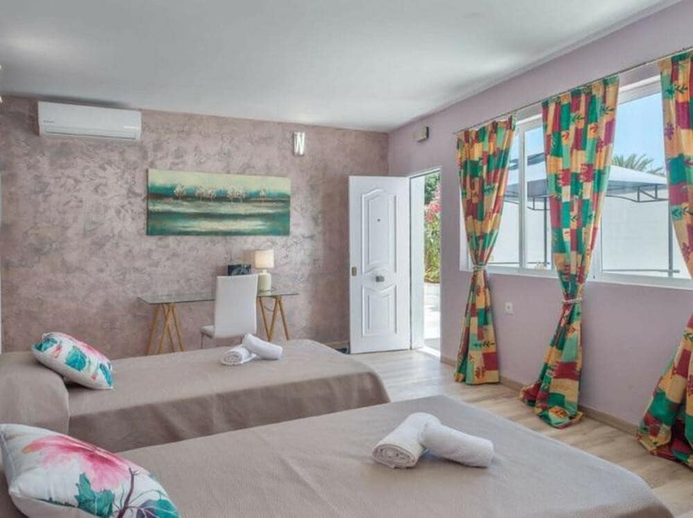 10 quarto Moradia para venda em Marbella com piscina garagem - 1 880 000 € (Ref: 9451697)