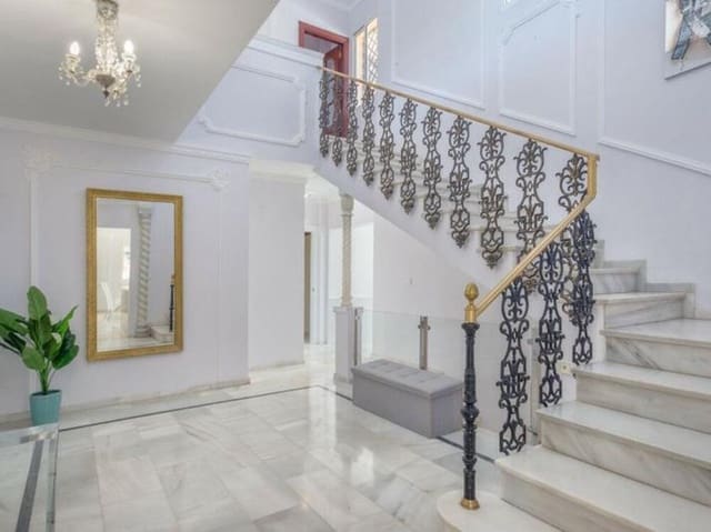 10 makuuhuone Huvila myytävänä paikassa Hacienda Las Chapas, Marbella mukana uima-altaan 
autotalli - 1 880 000 € (Ref: 9451697)