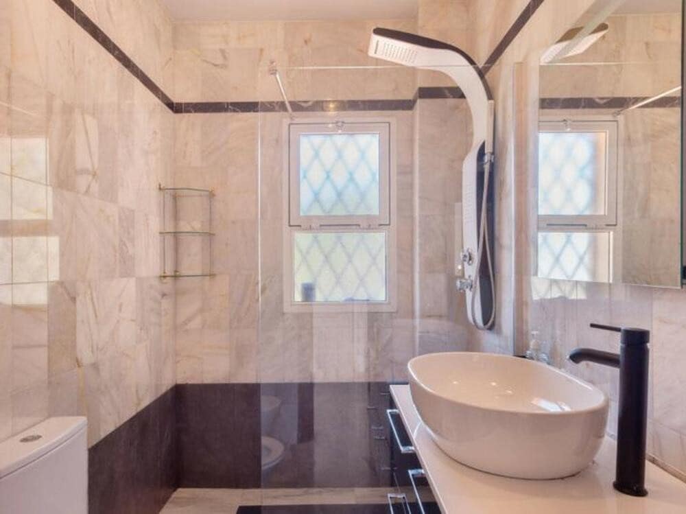 10 quarto Moradia para venda em Marbella com piscina garagem - 1 880 000 € (Ref: 9451697)