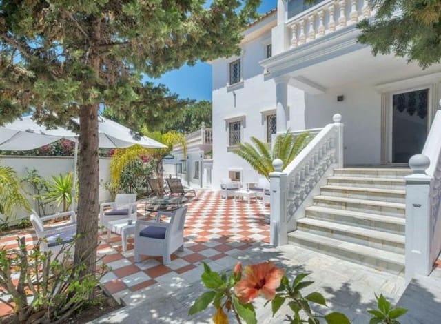 10 soverom Villa til salgs i Hacienda Las Chapas, Marbella med svømmebasseng garasje - € 1 880 000 (Ref: 9451697)