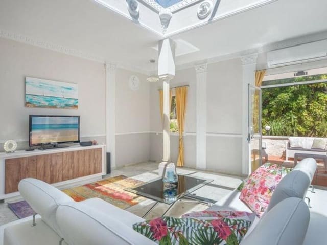 10 soverom Villa til salgs i Hacienda Las Chapas, Marbella med svømmebasseng garasje - € 1 880 000 (Ref: 9451697)