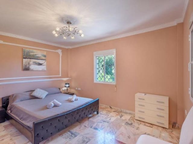 10 soverom Villa til salgs i Hacienda Las Chapas, Marbella med svømmebasseng garasje - € 1 880 000 (Ref: 9451697)