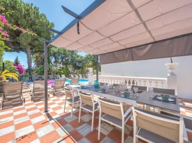 10 soverom Villa til salgs i Hacienda Las Chapas, Marbella med svømmebasseng garasje - € 1 880 000 (Ref: 9451697)