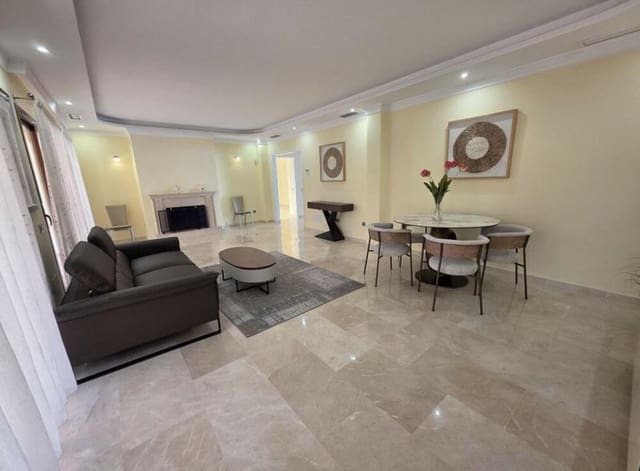 Chalet de 4 habitaciones en Hacienda Las Chapas, Marbella en venta con piscina garaje - 1.600.000 € (Ref: 9451698)