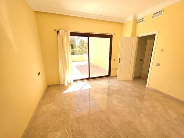 Chalet de 4 habitaciones en Hacienda Las Chapas, Marbella en venta con piscina garaje - 1.600.000 € (Ref: 9451698)