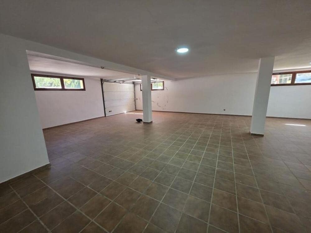 4 sovrum Villa till salu i Marbella med pool garage - 1 600 000 € (Ref: 9451698)