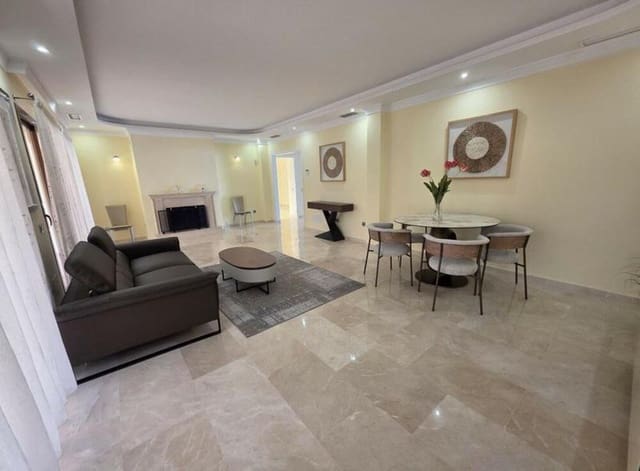 Chalet de 4 habitaciones en Hacienda Las Chapas, Marbella en venta con piscina garaje - 1.600.000 € (Ref: 9451698)