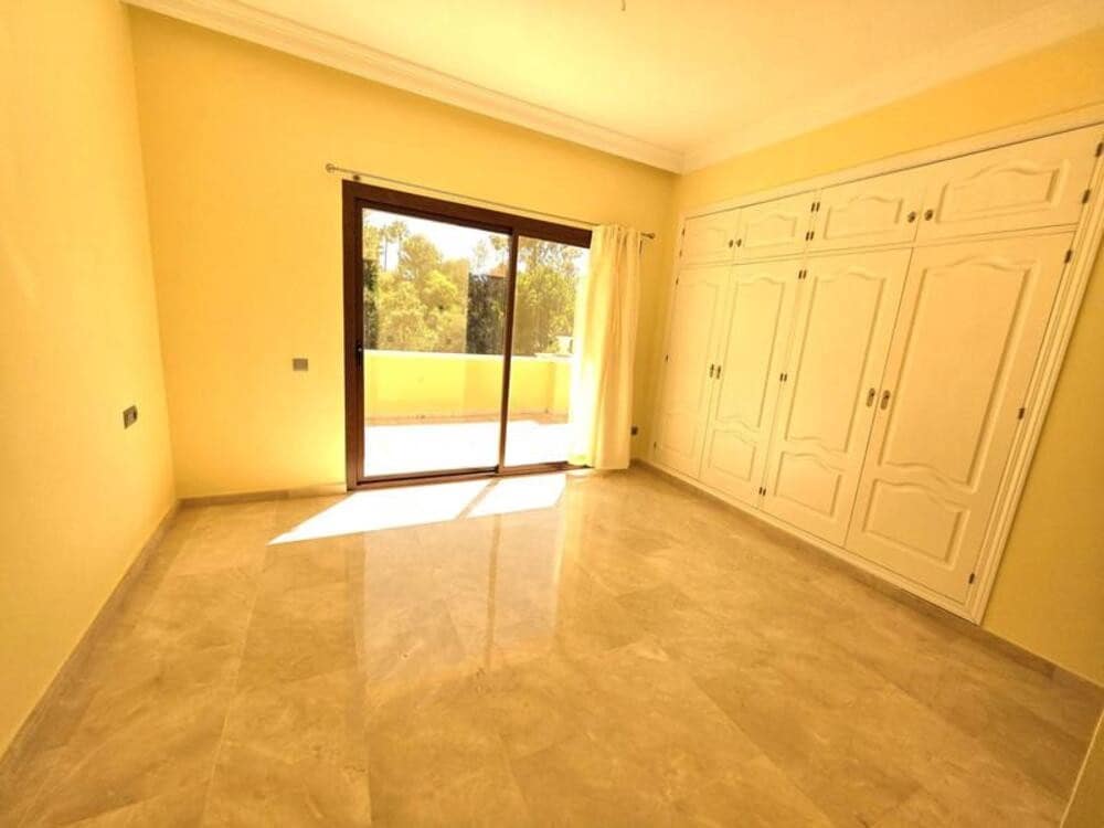 4 sovrum Villa till salu i Marbella med pool garage - 1 600 000 € (Ref: 9451698)