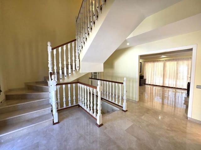 Chalet de 4 habitaciones en Hacienda Las Chapas, Marbella en venta con piscina garaje - 1.600.000 € (Ref: 9451698)