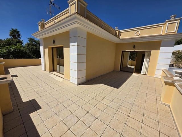 Chalet de 4 habitaciones en Hacienda Las Chapas, Marbella en venta con piscina garaje - 1.600.000 € (Ref: 9451698)