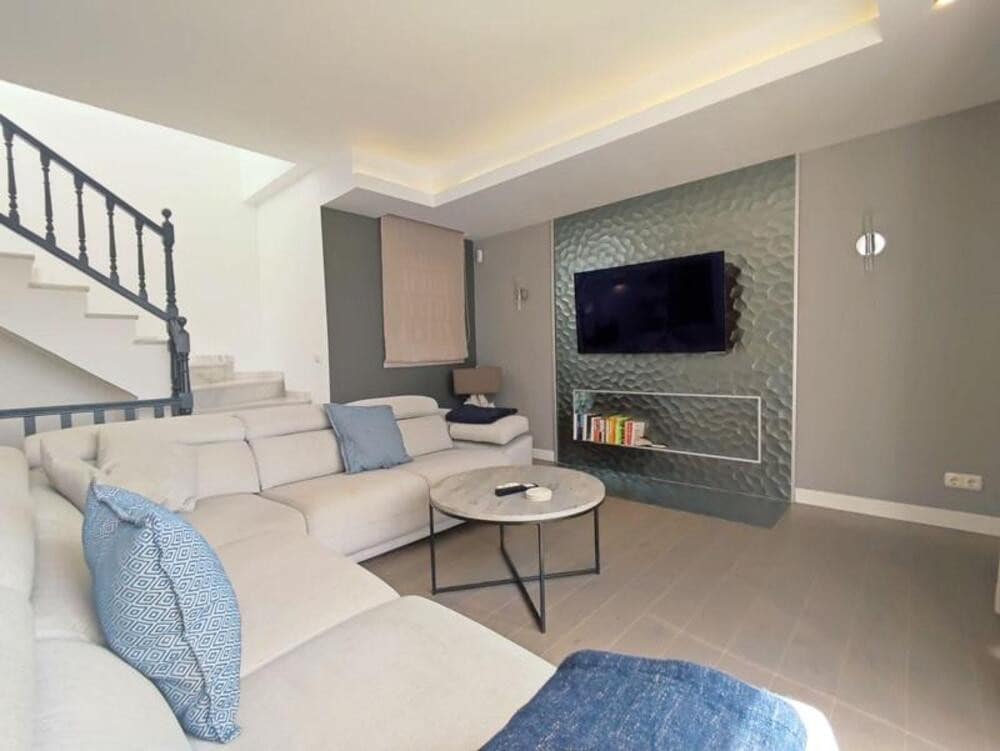 4 slaapkamer Huis te huur in Marbella met zwembad garage - € 4.500 (Ref: 9455701)