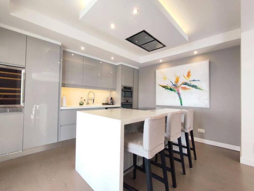 4 slaapkamer Huis te huur in Marbella met zwembad garage - € 4.500 (Ref: 9455701)