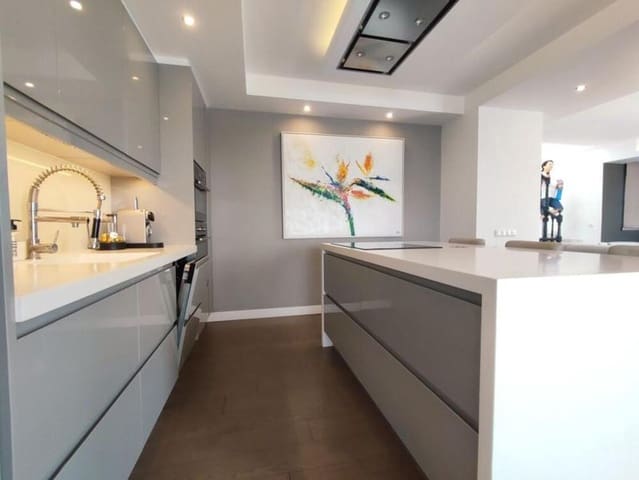 4 bedroom Townhouse for rent in Nagüeles Alto, Marbella with pool garage - € 4,500 (Ref: 9455701)