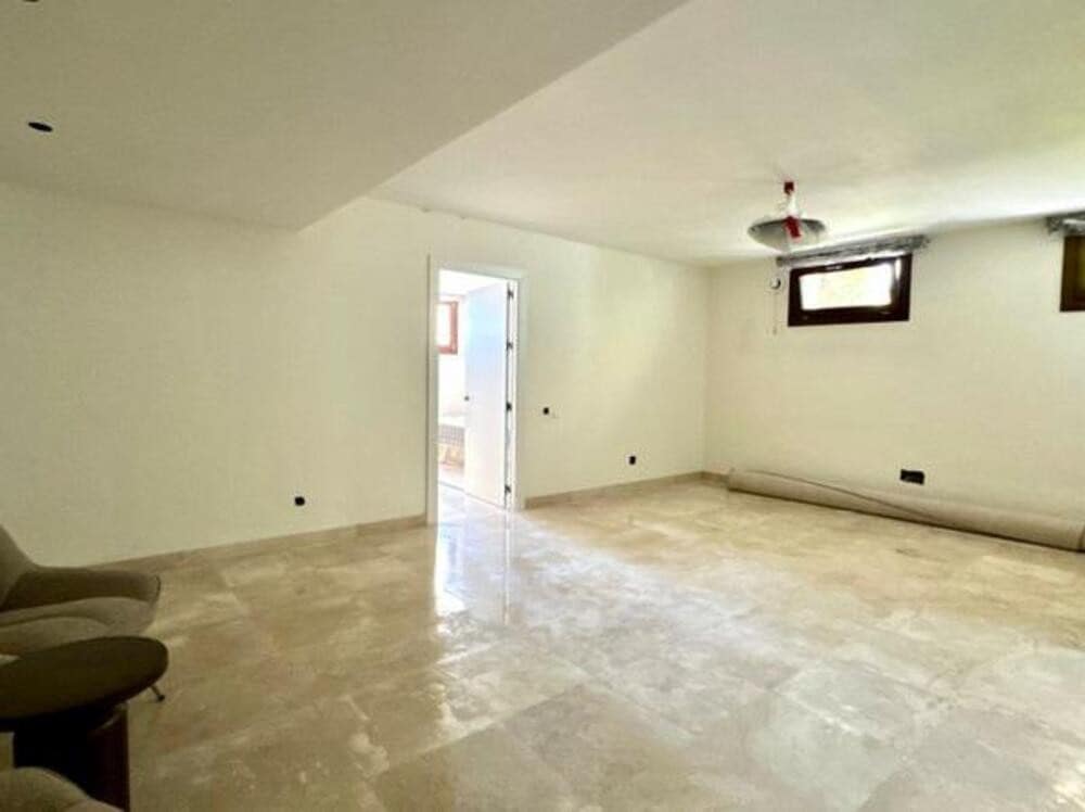 6 bedroom Villa for rent in Marbella with pool garage - € 15,000 (Ref: 9455702)